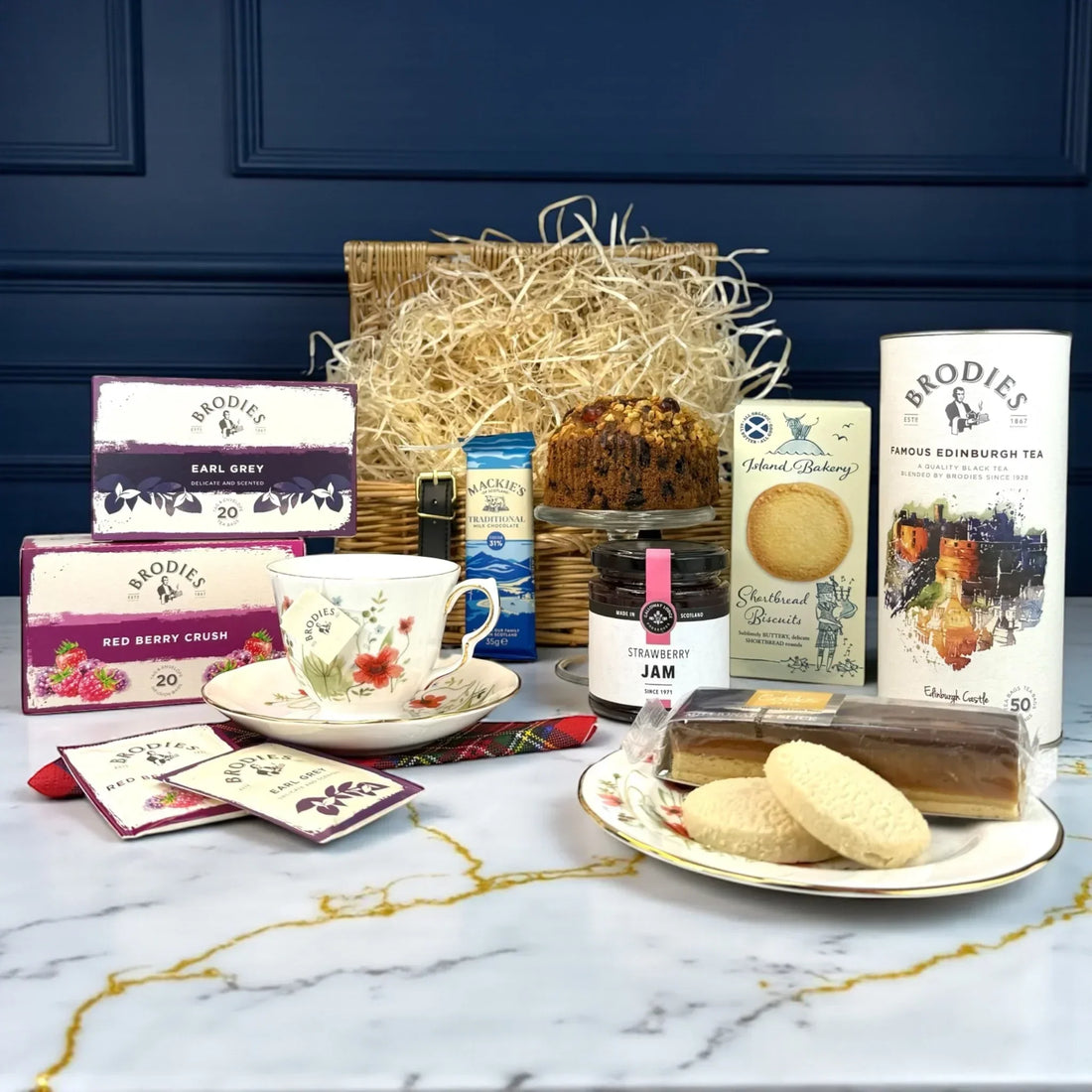 Luxury Scottish hamper gift filled with traditional Scottish food, artisan treats, shortbread, cheese and oatcakes
